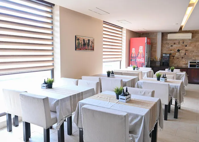 Отель елица 2*